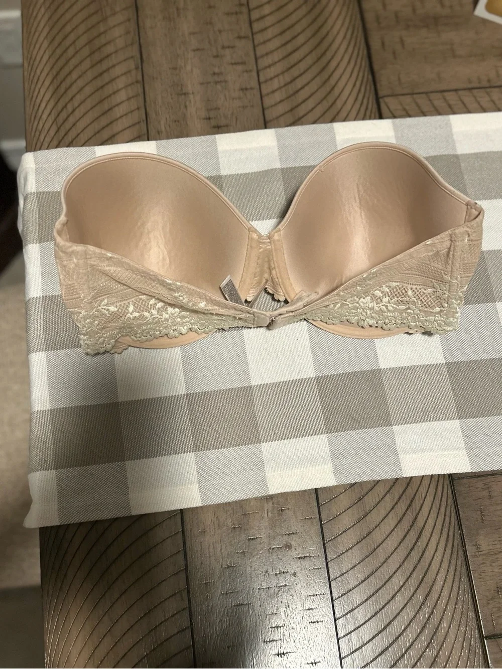 Wacoal Strapless Smooth Nude Bra with Lace Accent